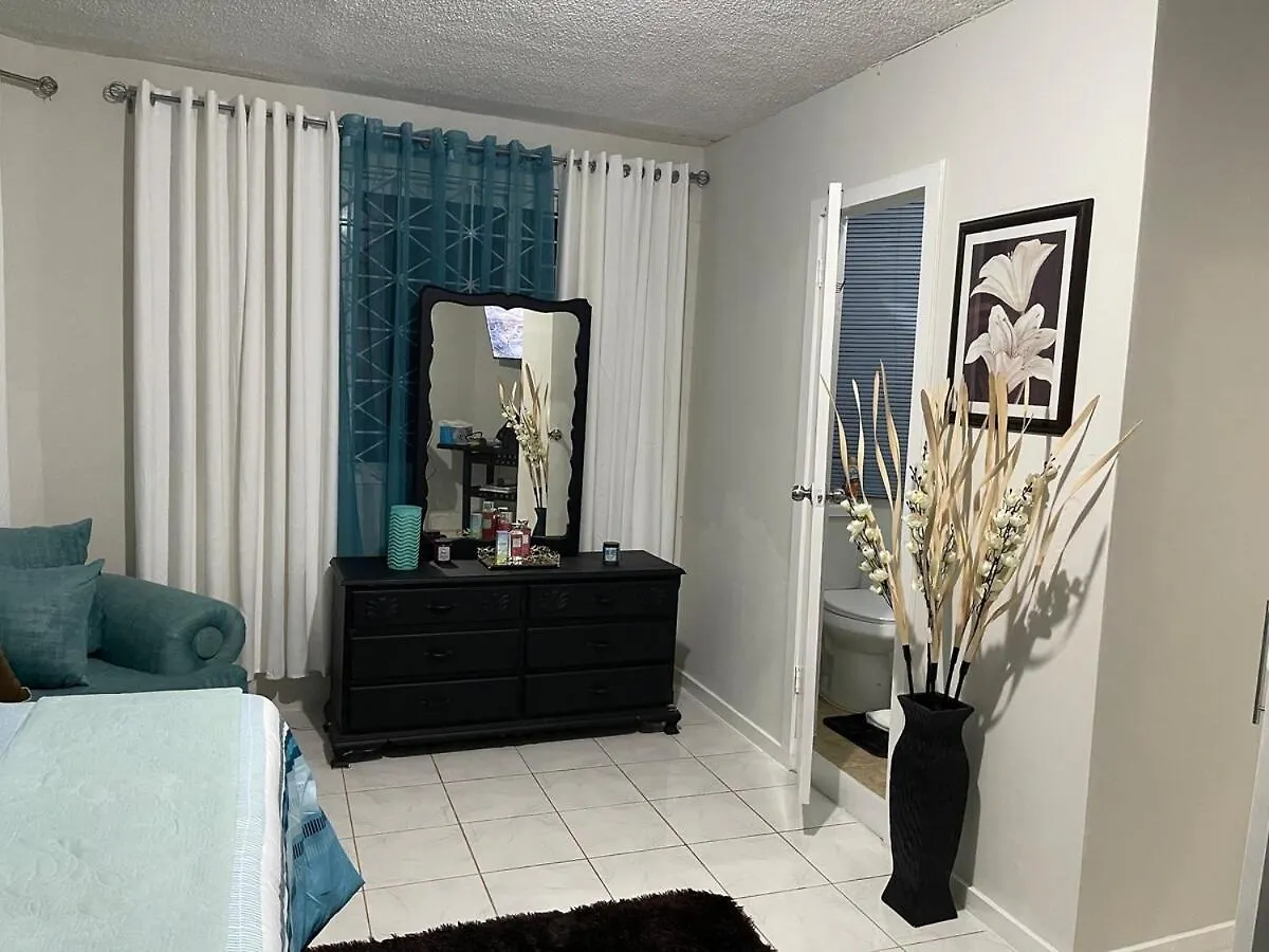 Luxury 1 Bdr Apt Discovery Bay Apartment